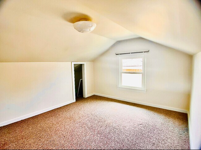 Building Photo - 4728 NE 27th Ave