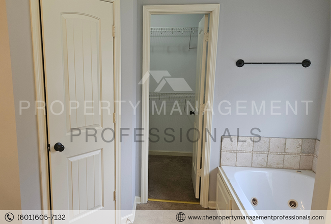 Building Photo - 121 Cherry Laurel Cir