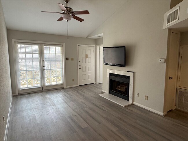 Building Photo - 2121 El Paseo St