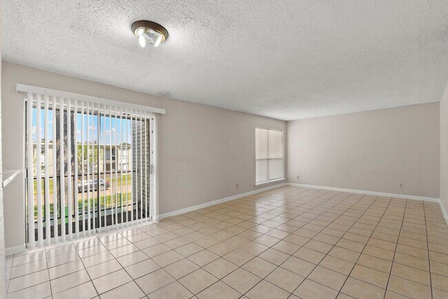 Building Photo - 1950 Spenwick Dr