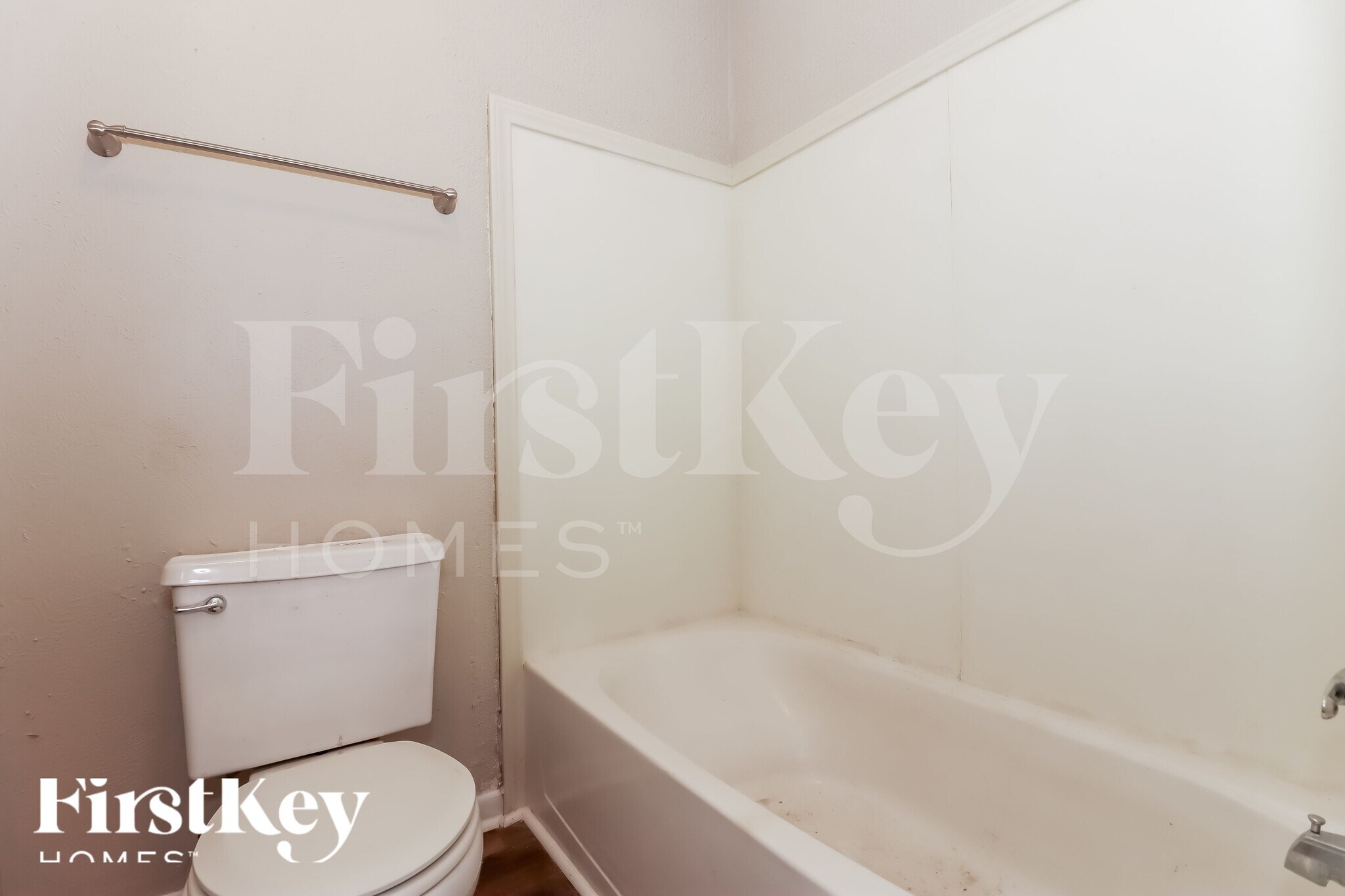 Building Photo - 25448 White Oak Ln