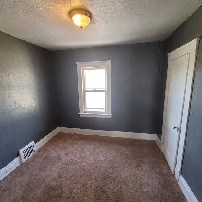 Building Photo - 13611 Beachwood Ave.