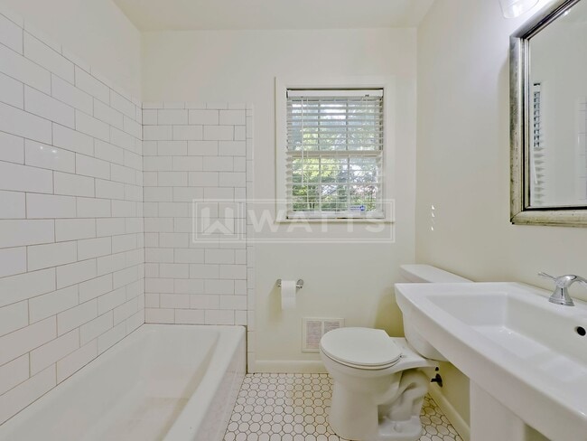 Building Photo - Classic 3-Bed, 2-Bath Ranch Style Home in Crestline