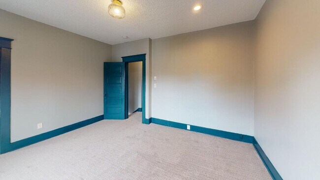 Building Photo - 06) 6307-6321 Roosevelt