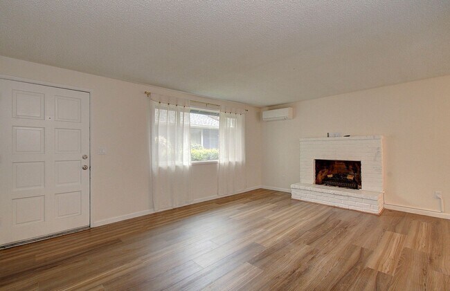 Building Photo - Heenan 2918-2920