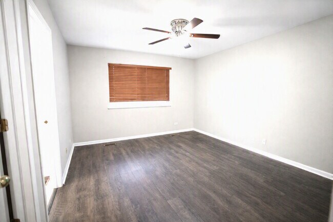 Building Photo - 318 Abington Woods Dr