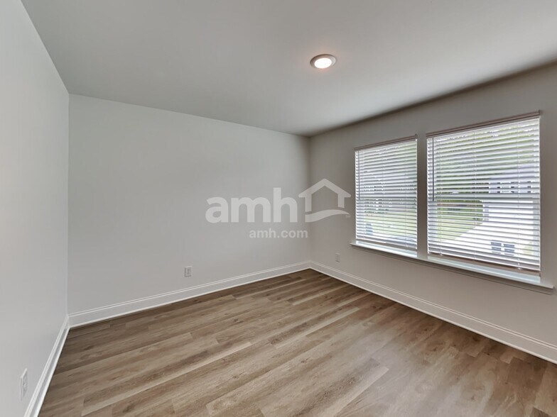 Building Photo - 130 Sapling Way