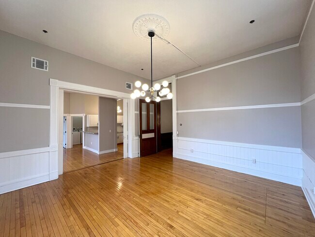 Building Photo - 27 Hillside Pl