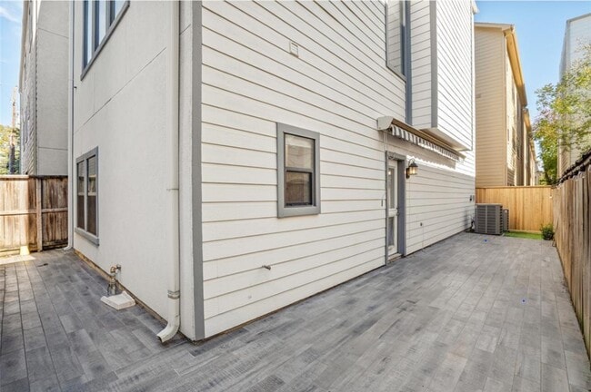 Building Photo - 5223 Eigel St