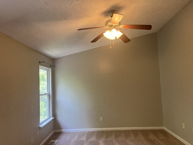 Building Photo - "Spacious 3-Bedroom Townhouse Retreat with Fireplace & Hardwood Floors in Antioch!"