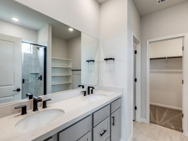 Building Photo - 1529 Purple Martin Dr
