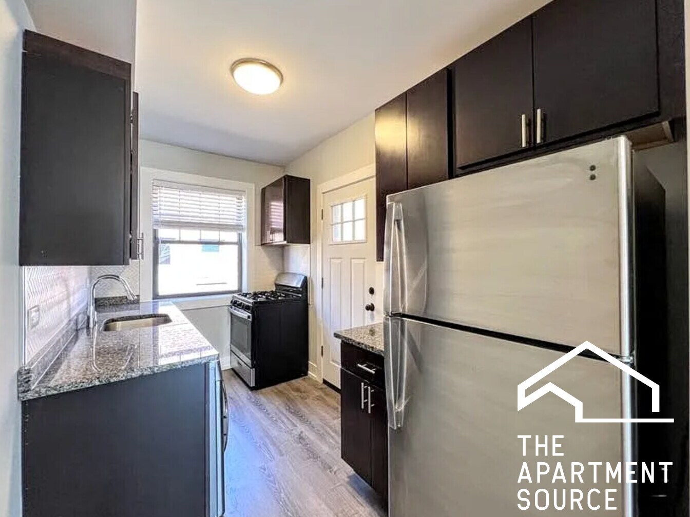 Building Photo - 1124 Maple Ave