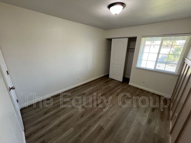 Building Photo - 1011 Sindlinger St