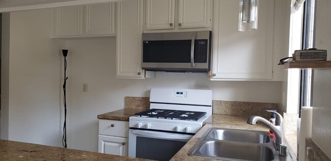 Building Photo - 22 Latitude Ct