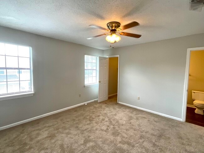 Building Photo - 3932 Miramar Ct