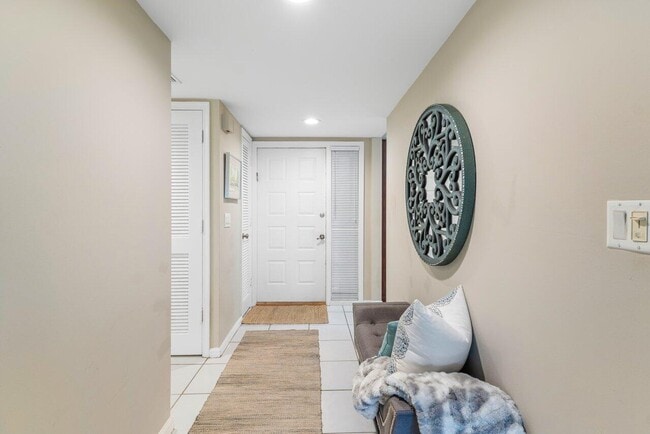Building Photo - 6368 Aspen Glen Cir