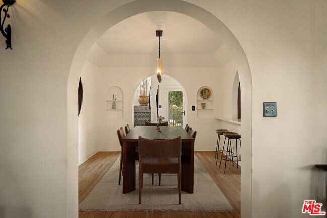 Building Photo - 2223 Cloverfield Blvd