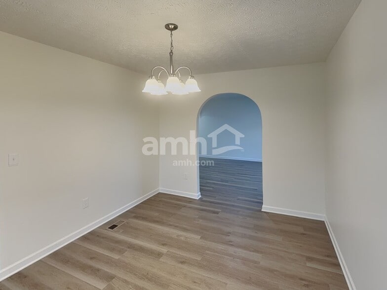 Building Photo - 201 Victorian Dr