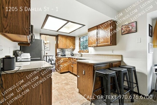 Building Photo - 1205 S Dahlia St