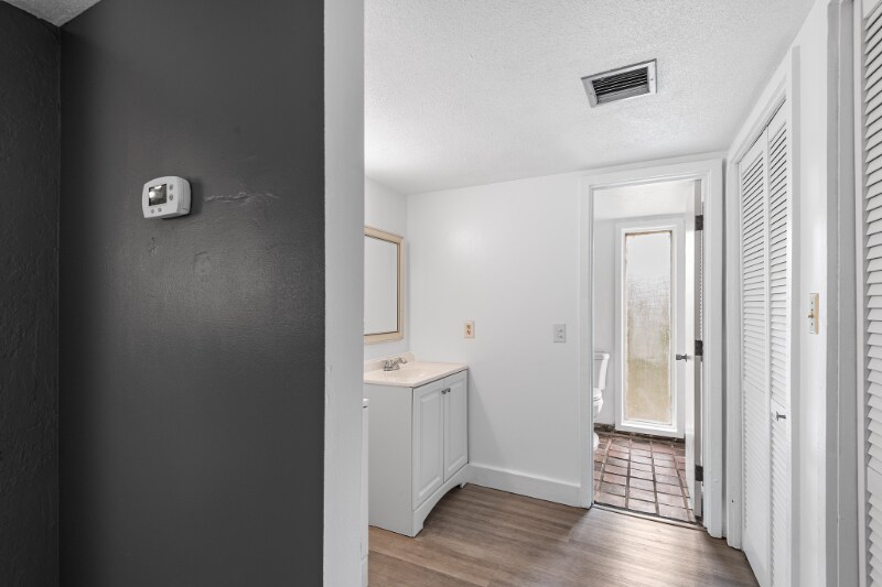 Building Photo - 2036 Corner Lake Dr