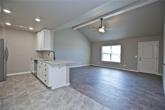 Building Photo - 310-D Commercial St