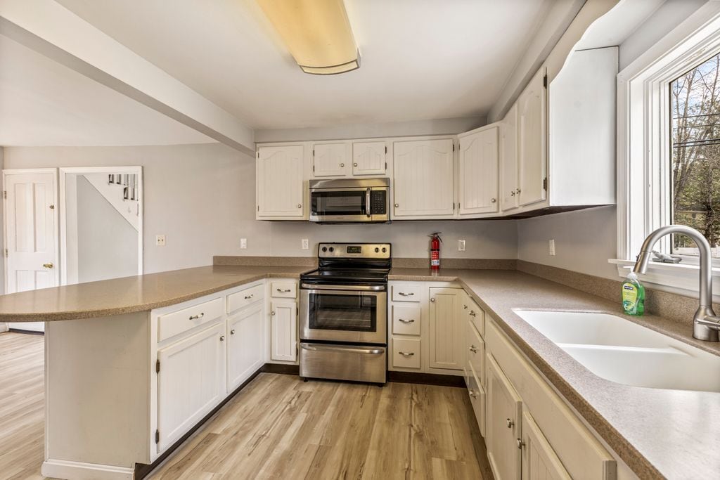 Building Photo - 83 Richardson St