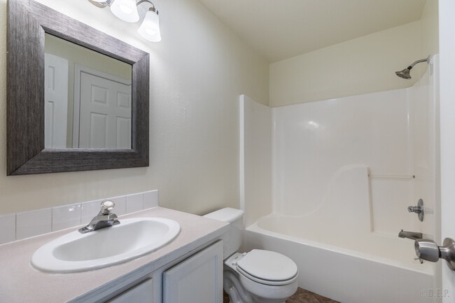 Building Photo - 6621 N Columbia Way