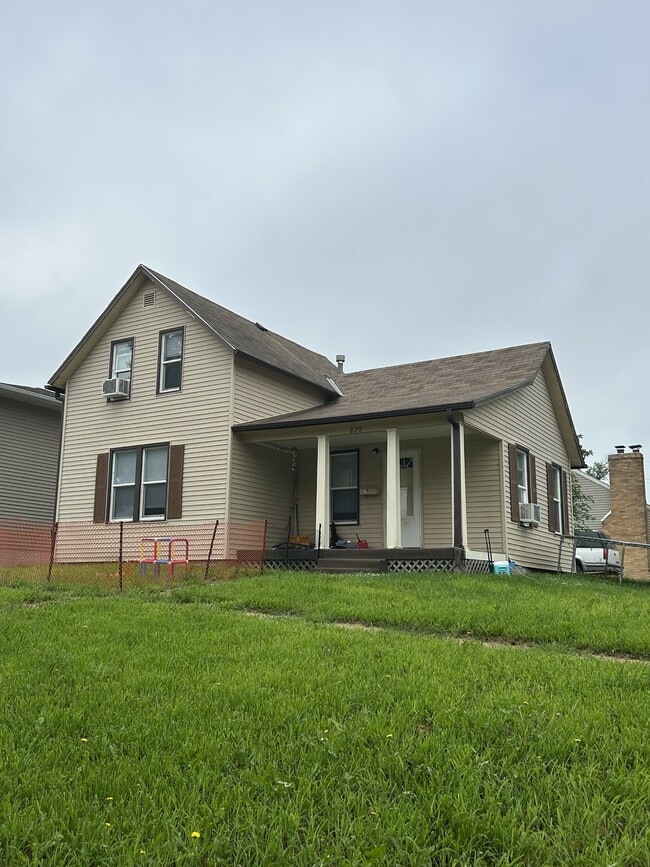Building Photo - 820 Windom St