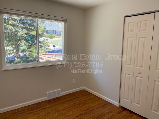 Building Photo - 9854 Las Vegas Dr