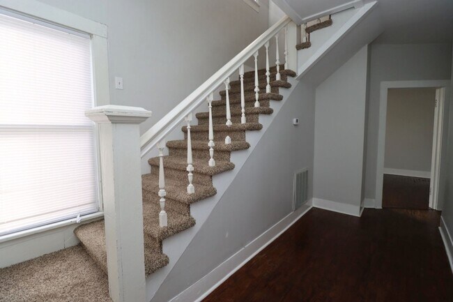 Building Photo - 4910 Colonial Dr