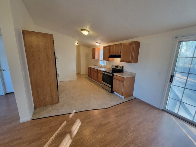 Building Photo - 3 Bedroom 2 Bath Manufactured Home in the ...