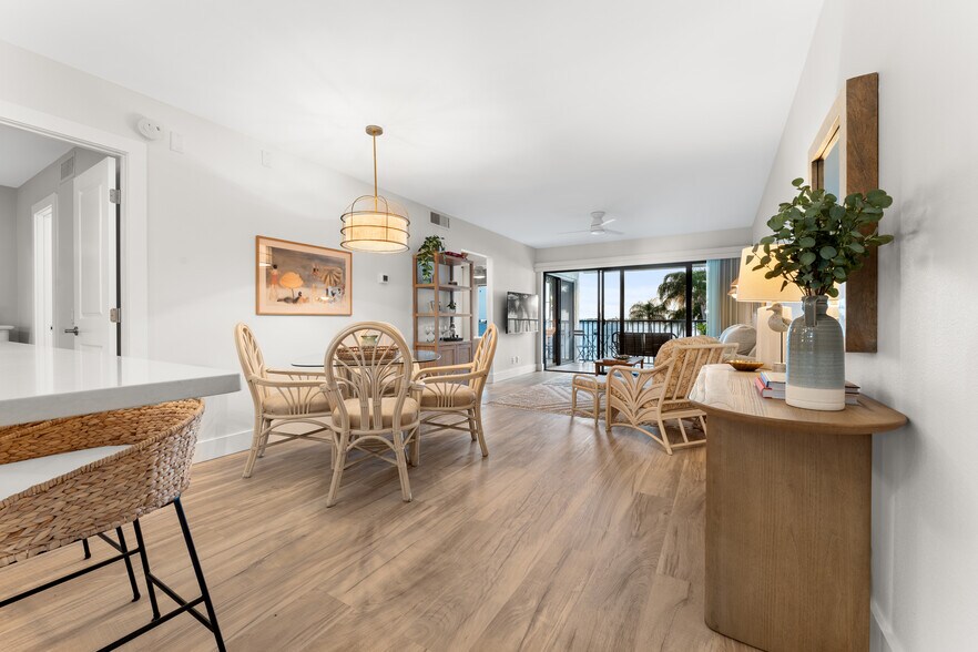 Building Photo - 6287 Bahia del Mar Cir