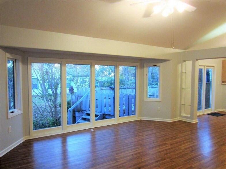Building Photo - 2714 Bolivar St