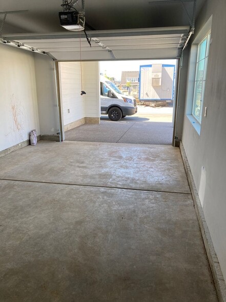 1 car garage - 7471 SE Kinnaman St