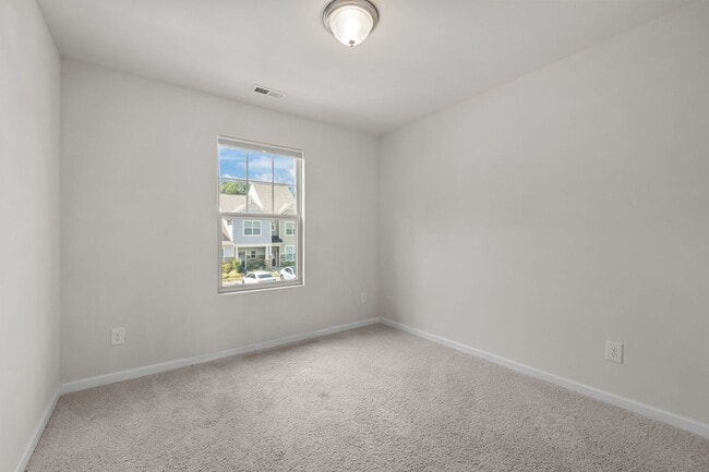 Building Photo - Modern 3-Bed Townhome in Thompson Ridge – ...