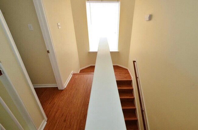 Building Photo - 15410 Oak Lake Glen Dr