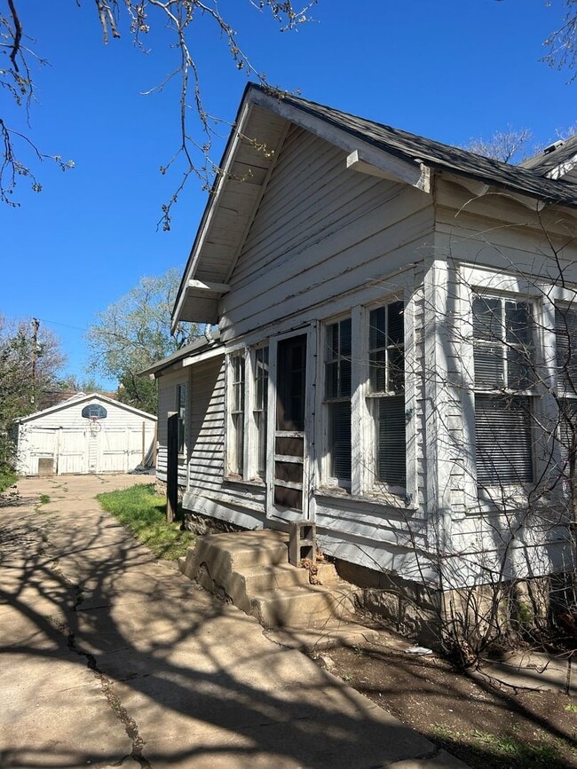 Building Photo - 1614 S Jackson St