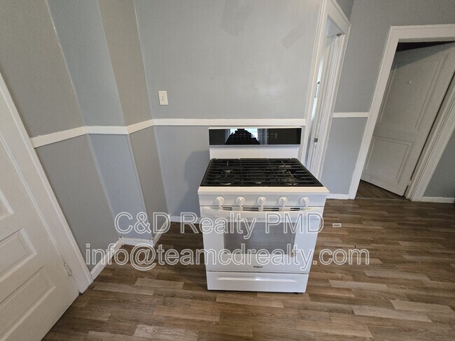 Building Photo - 378 E 156th St