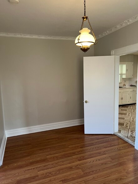 Building Photo - 13 Clover St