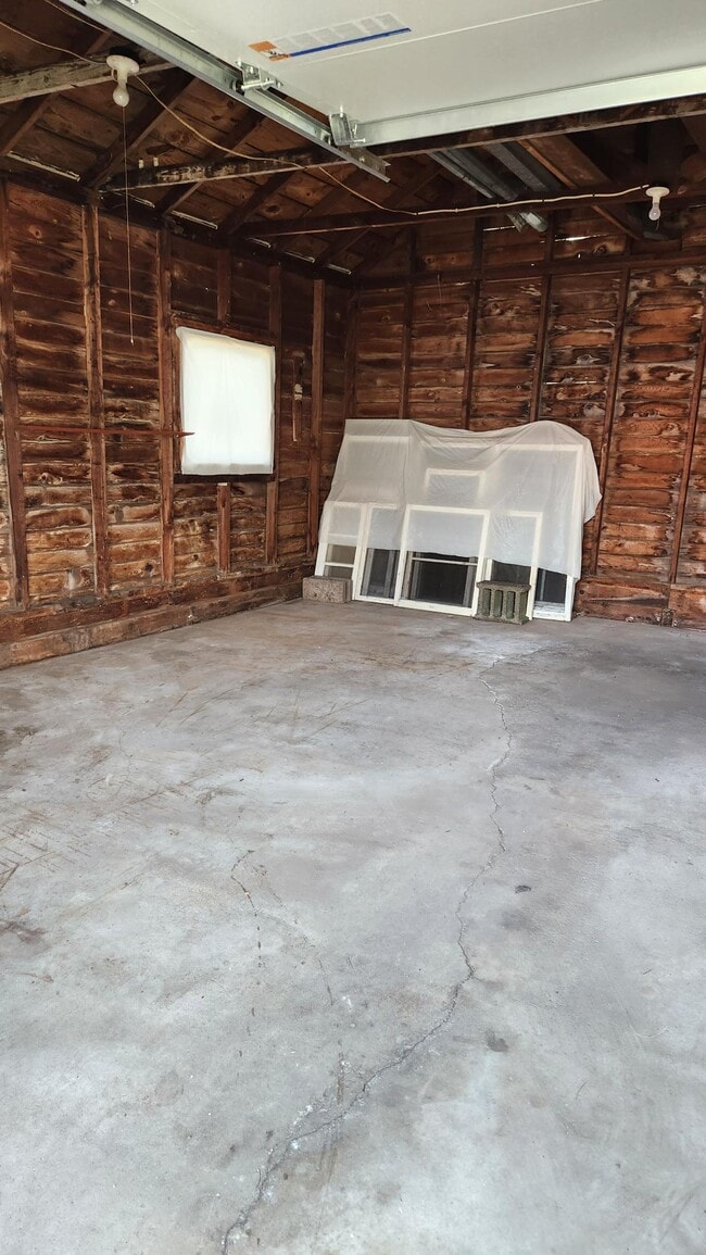 Building Photo - 515 Flambeau St