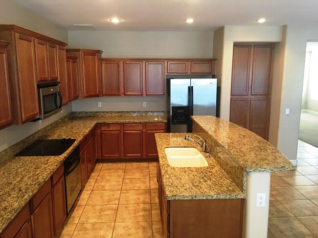 Building Photo - Chandler 5 Bed, 3 Bath + Bonus Room Office/Den
