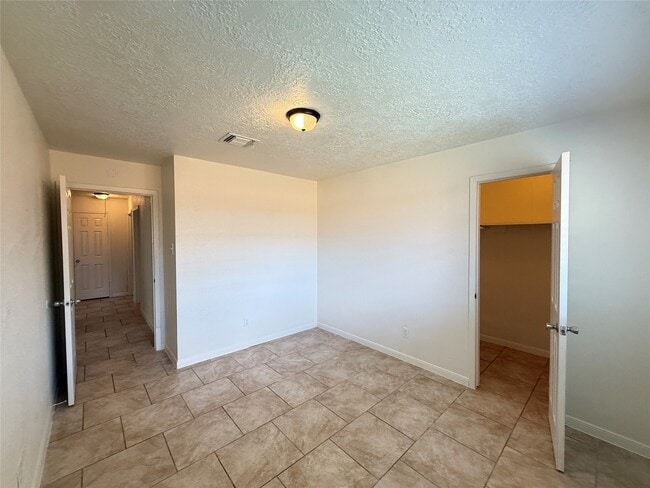 Building Photo - 10715 Sagewillow Ln