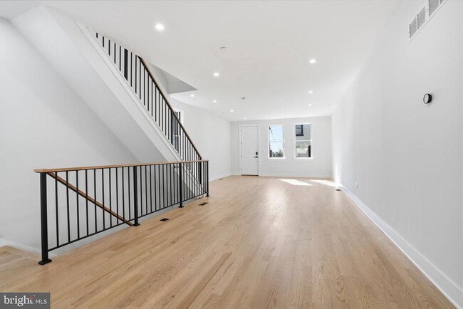 Building Photo - 222 Hermitage St