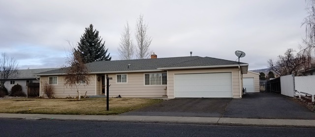 Primary Photo - Large home with additional garage!