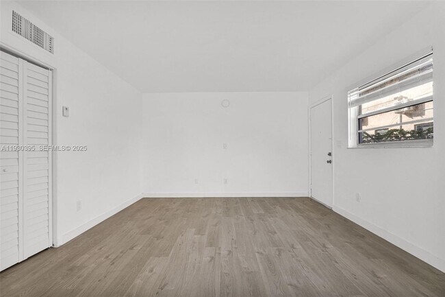 Building Photo - 8295 NE Miami Ct