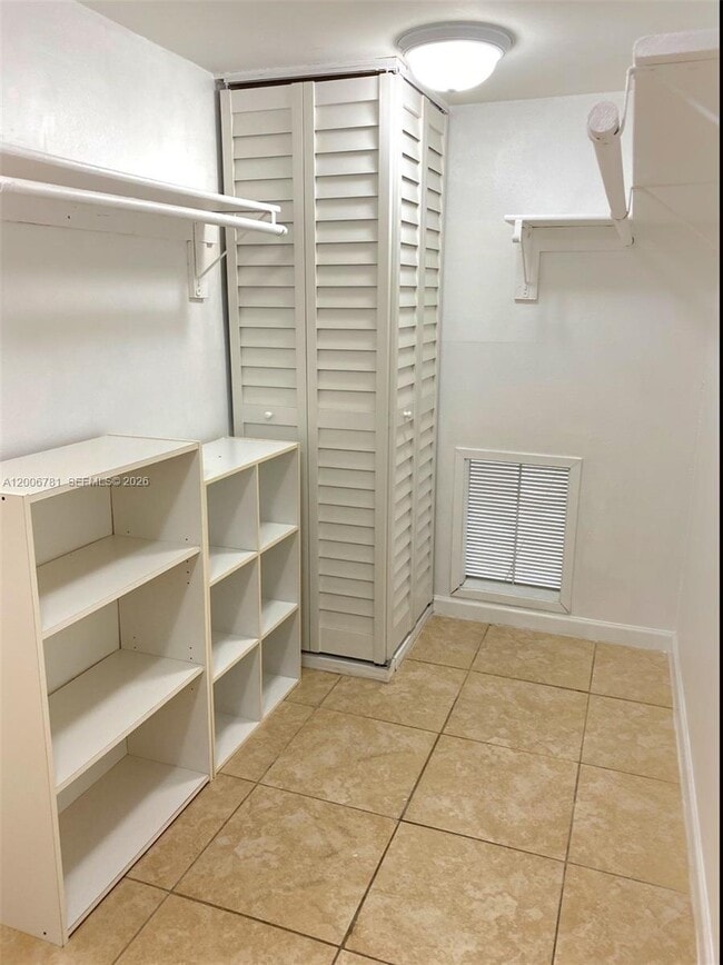 Building Photo - 2160 SW 16th Ave