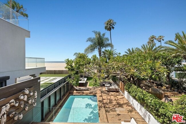 Building Photo - 936 Palisades Beach Rd
