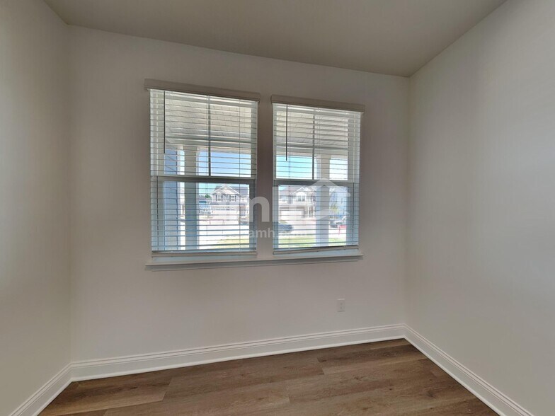 Building Photo - 315 Pne Hl Ct