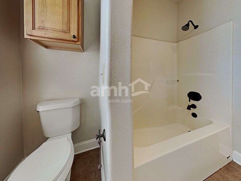 Building Photo - 1414 Caleb Trl