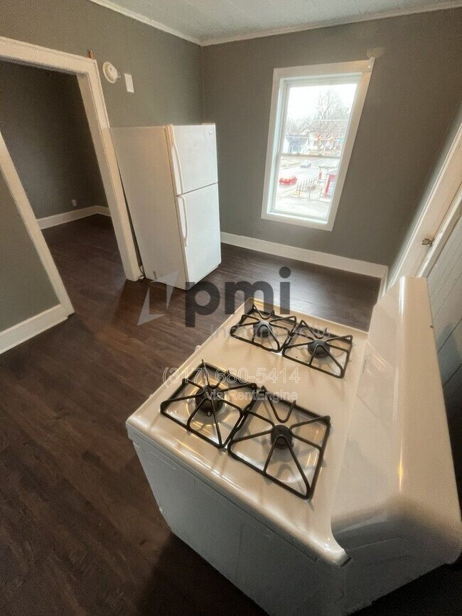 Building Photo - 215 1/2 S Madison Ave